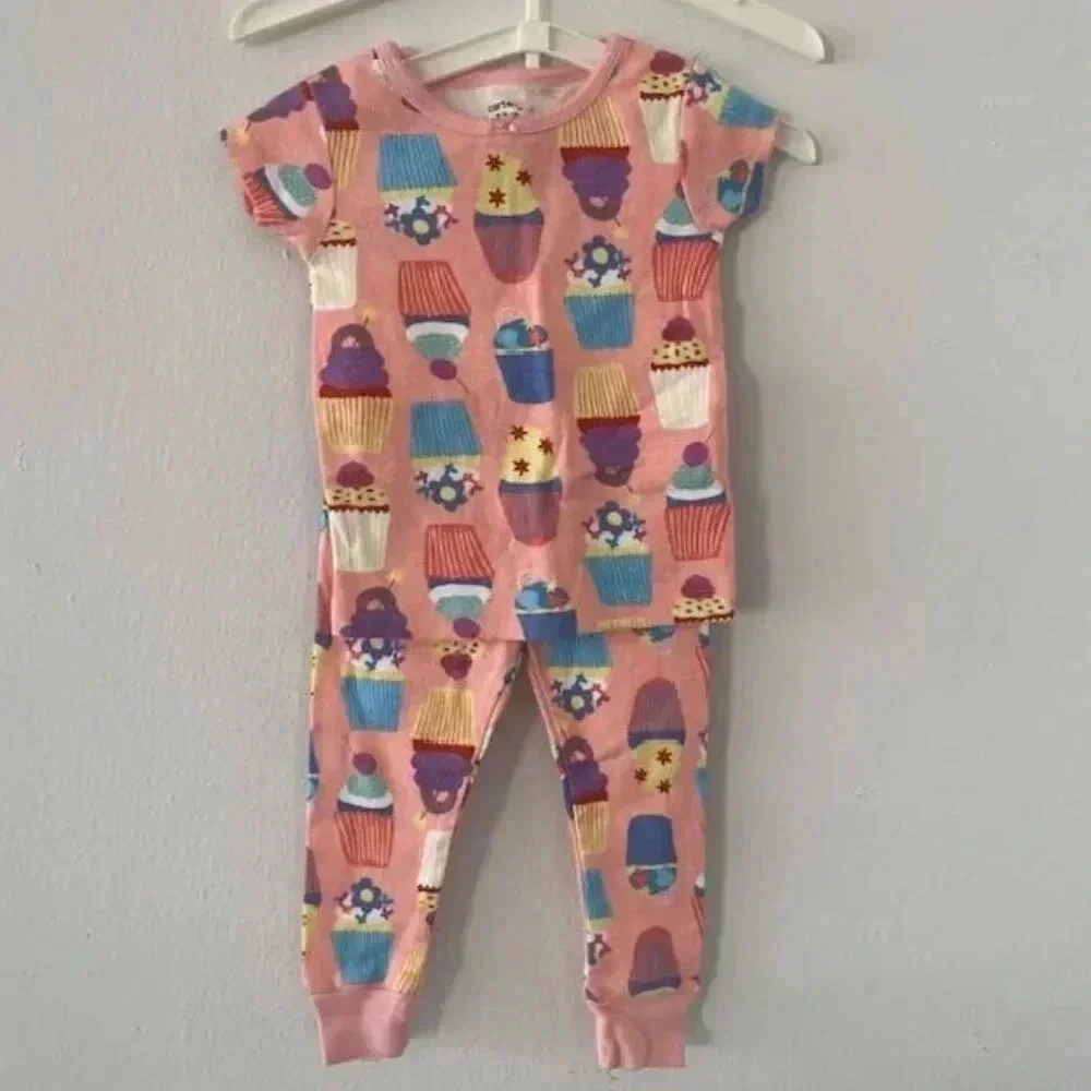 Carter's Toddler Girl Pajama Set (Size 12M) Pink with cupcake prints